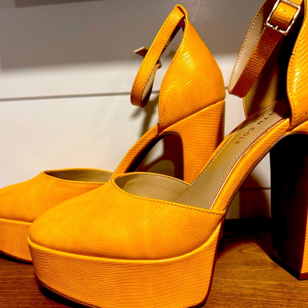 Perfect Yellow Kenneth Cole Shoe size 9